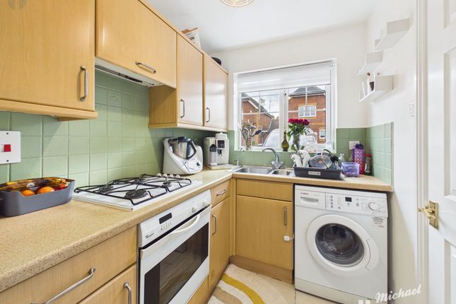 72 Rivets Close, Aylesbury photo 4