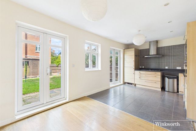 8, Wyatt Crescent, Reading photo 3