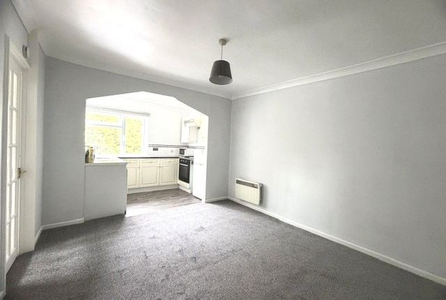 64, Duncan Court, Sholing photo 3