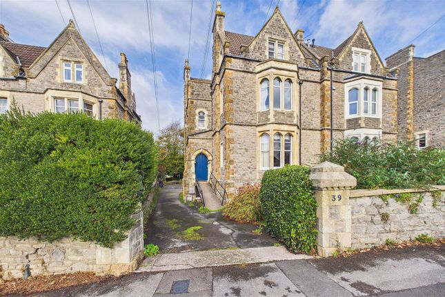 1-bed flat on Princes Road, Clevedon, £215,000