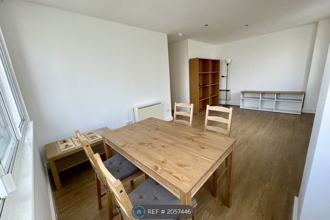 Thumbnail Flat to rent in Skyline Plaza Building, London