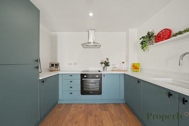 Flat 69, Bassett House, London photo 4