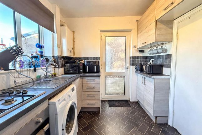 7, Milnbank Avenue, Buxton photo 4