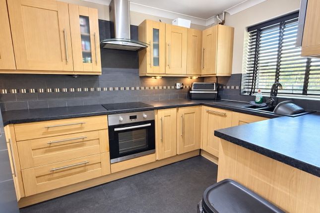 31, Tadburn Green, Chatham photo 3