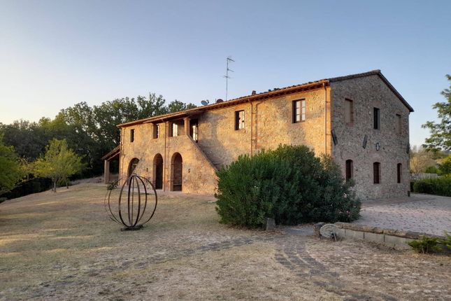 Country house for sale in Castelfalfi, Montaione, Florence, Tuscany, Italy