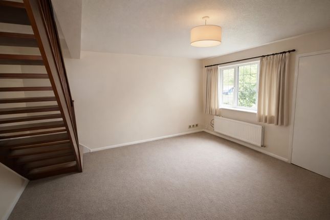 14, Kilburn Close, Reading photo 2