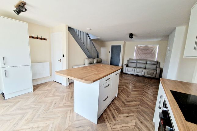 29 Tamar Close, Manchester photo 3