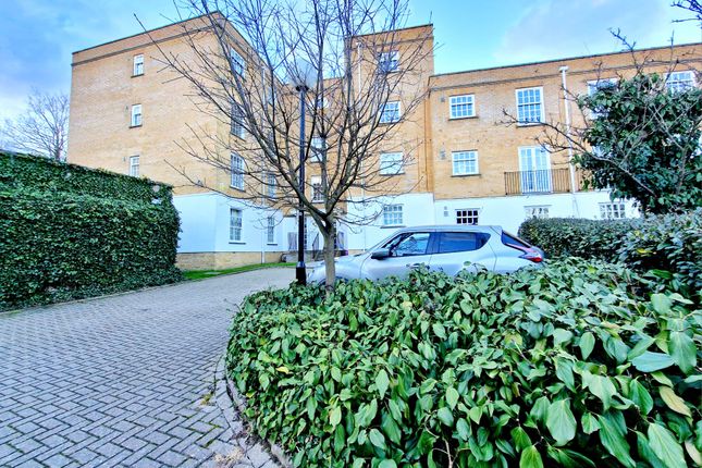 Thumbnail Flat to rent in Leigh Hunt Drive, London