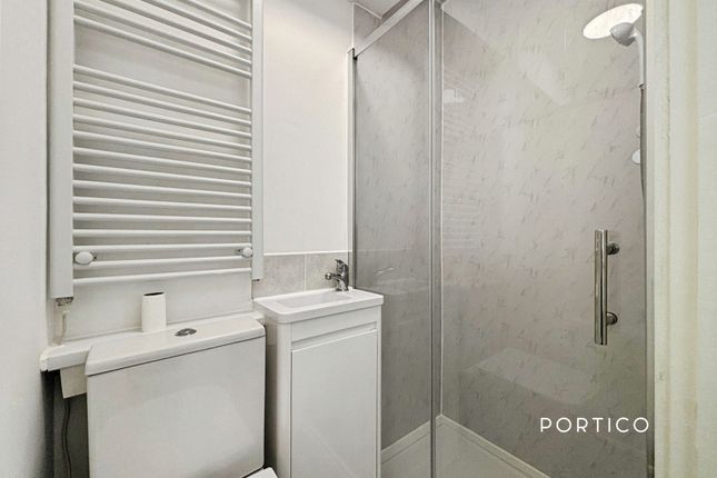 Room 1, 16, Latchford Place, Chigwell photo 4