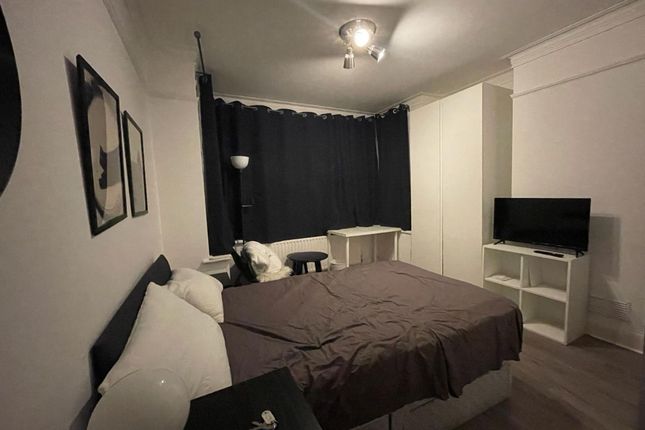 Room to rent in Tunstall Road, Addiscombe, Croydon
