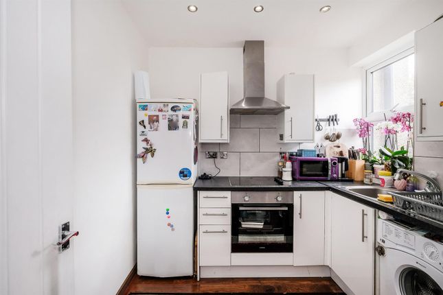 Flat to rent in St. Johns Road, London