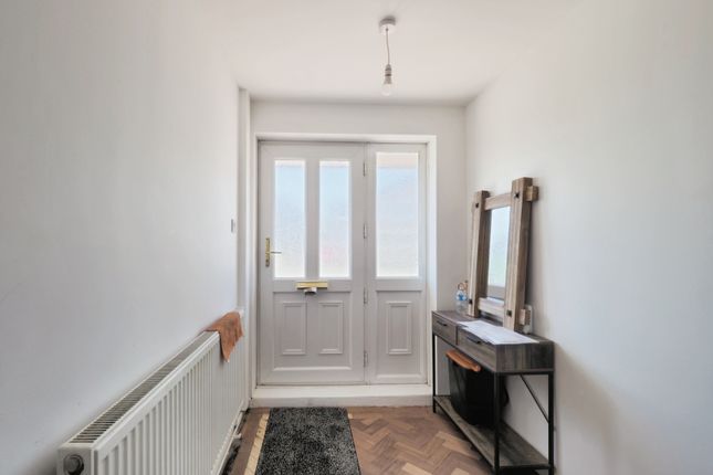 5, Dorton Avenue, Gainsborough photo 2