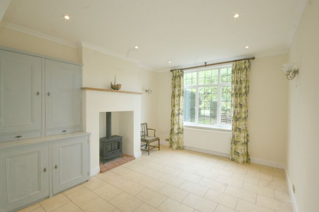 Northwold, 33, Austenway, Bucks photo 5