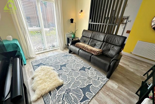 16, Hazeling Lane Greater Manchester, Westhoughton photo 2