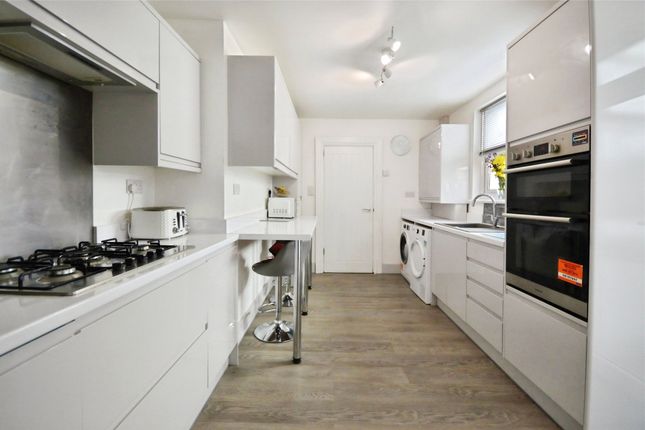 14 Holdsworth Street, Plymouth Devon, Devon photo 4