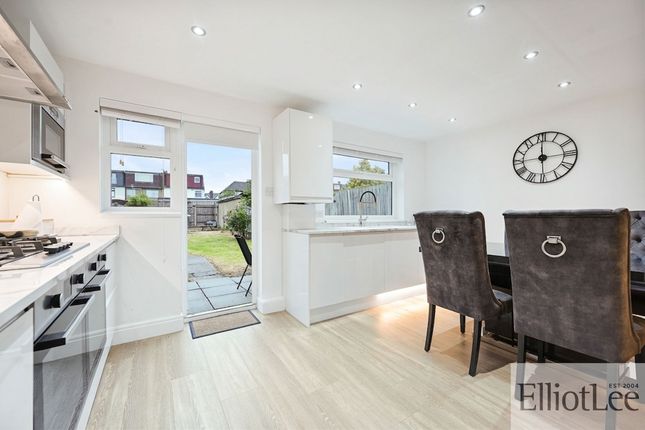 32 Leamington Crescent, Harrow photo 4