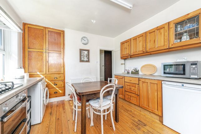 3, Stonefield Avenue, HUDDERSFIELD photo 5
