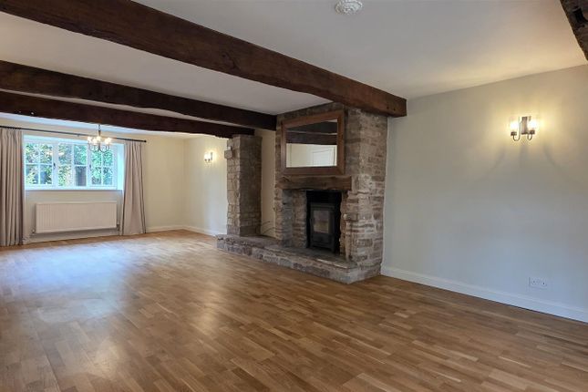 Living Room.Jpg