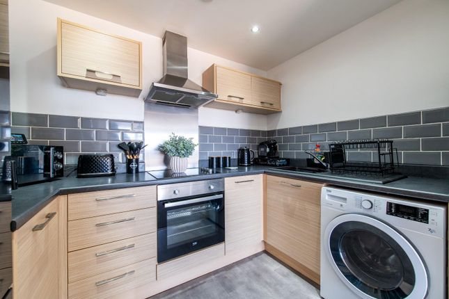 172, Tanners Close, Crayford photo 4