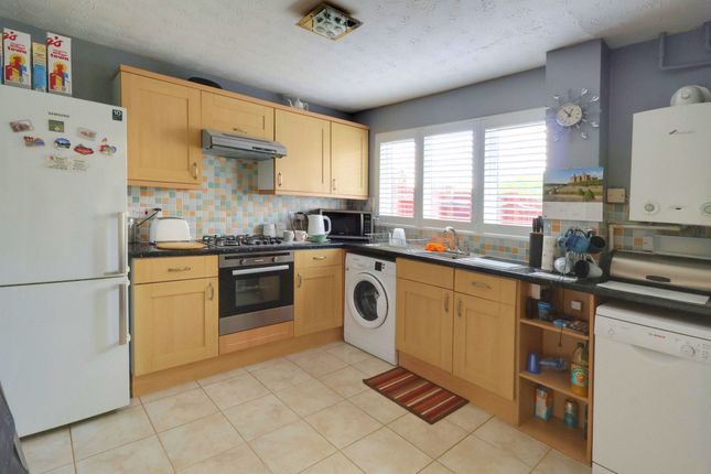 3 Eyebright Close, Croydon photo 4