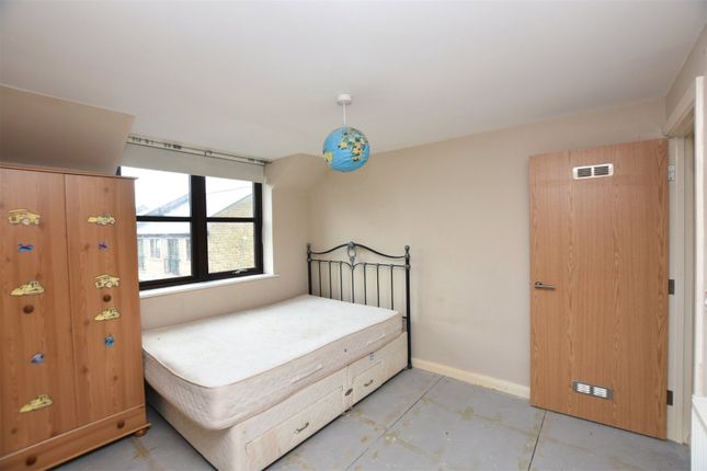 11, Weavers Fold, Blackburn photo 4