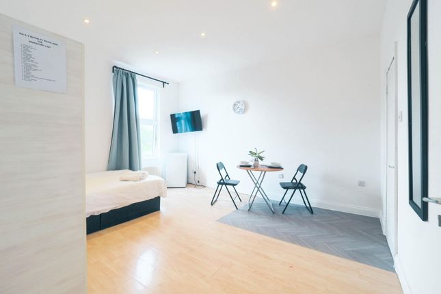 Flat 2, 8, Buckley Road, Kilburn photo 5