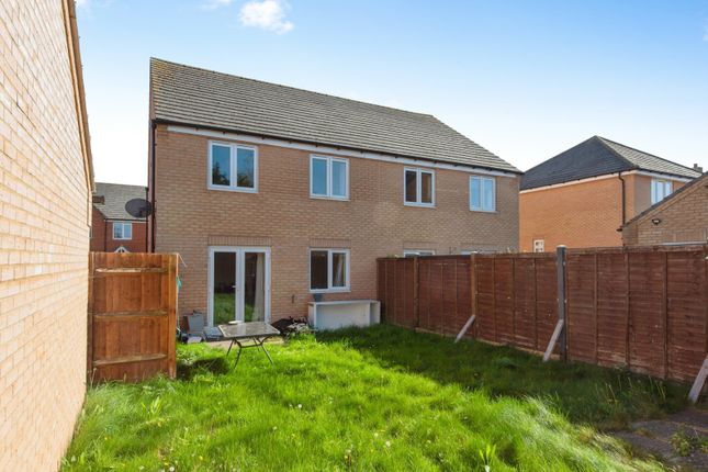 5, Chaffinch Green, Henlow photo 4