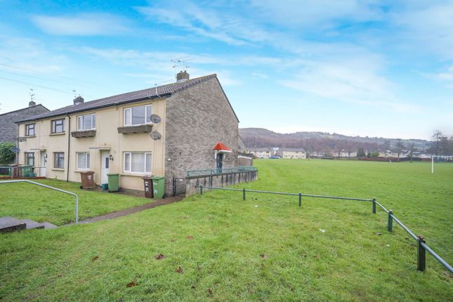 2-bed flat on 31, Bryn Heol, Caerphilly, £135,000