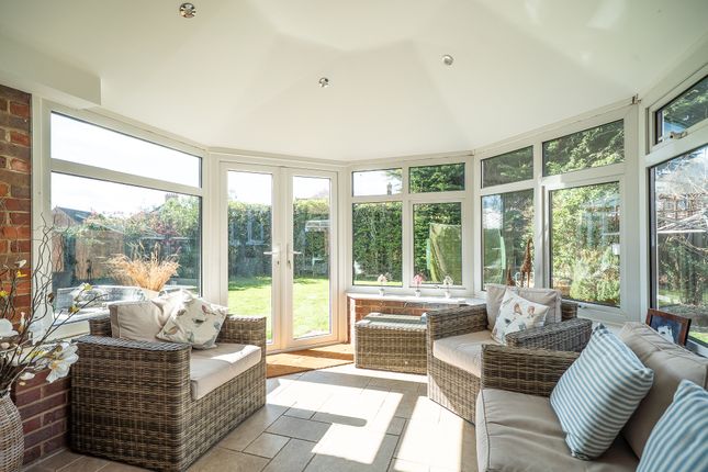 14, Cross Meadow, Chesham photo 4