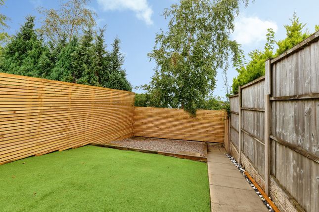15, Aldwyn Close, Manchester photo 3