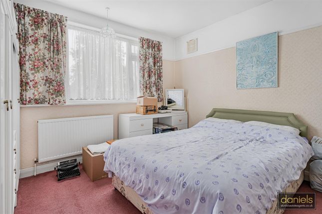 526, Whitton Avenue West, Greenford photo 4