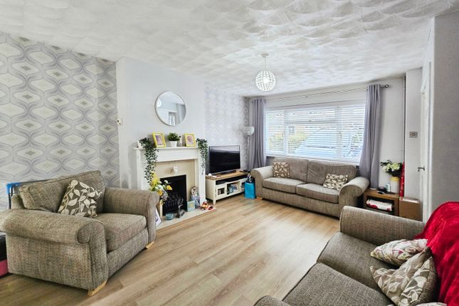 11, Grayswood Drive, Mytchett photo 2