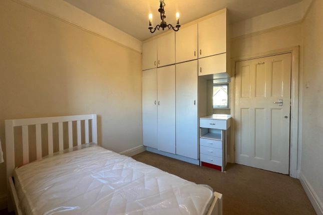 Room to rent in The Grove, London