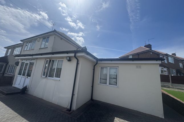 128, Wolsey Cresent, London photo 3