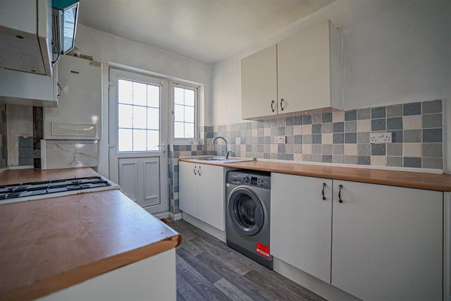 25a, Lawn Lane, Hemel Hempstead photo 2