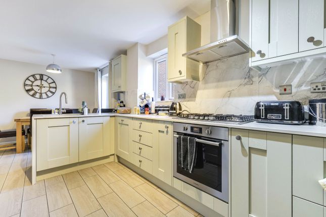 4, Dixon Court, West Yorkshire photo 2