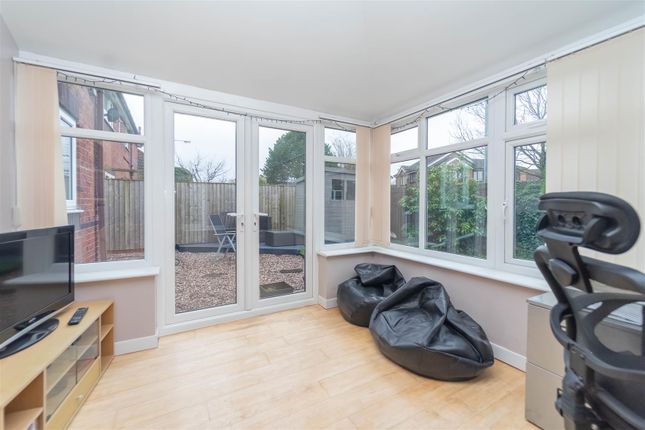 8, Smithills Hall Close, Bury photo 4