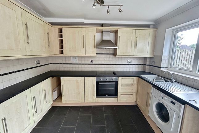 18, Bass's Crescent, Swadlincote photo 3