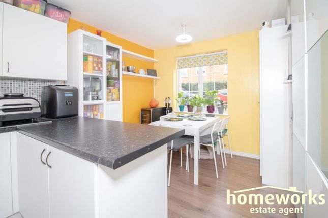 8, Fox Road, Dereham photo 3