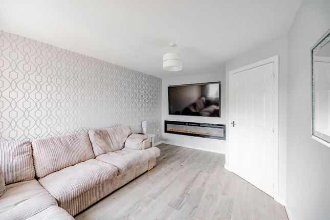 11 Heathland Way, Grimsby photo 3