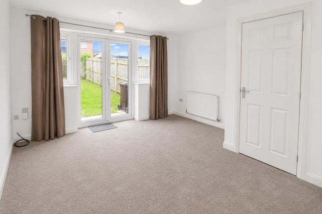 6 Parkside Court Seacroft, Leeds photo 2