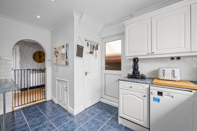 21, Raven Royd, Barnsley photo 4