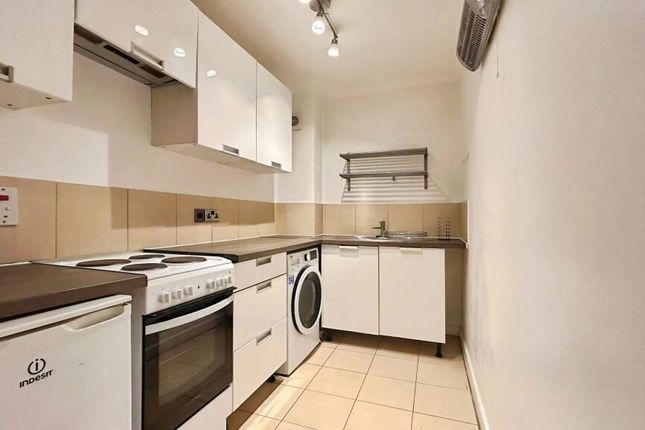 17 Nightingale Grove, Southampton photo 2