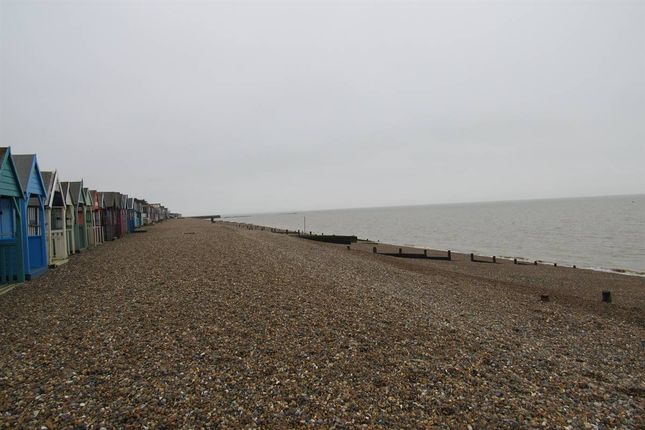 Beach Hut 82, Western Esplanade, Herne Bay photo 3