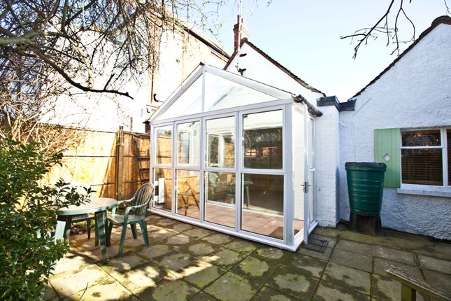 Bungalow to rent in Rusthall Avenue, Bedford Park