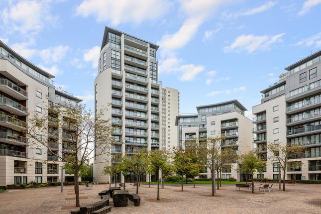 Thumbnail Flat for sale in Pump House Crescent, Brentford