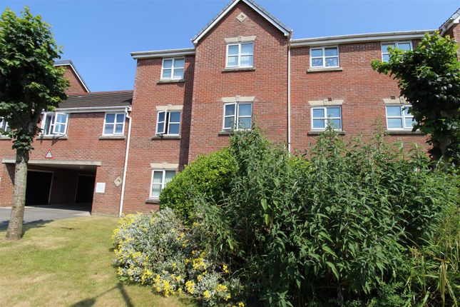 Thumbnail Flat for sale in Angelbank, Horwich, Bolton