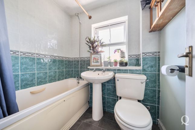 32, Ivory Close, Kent photo 3