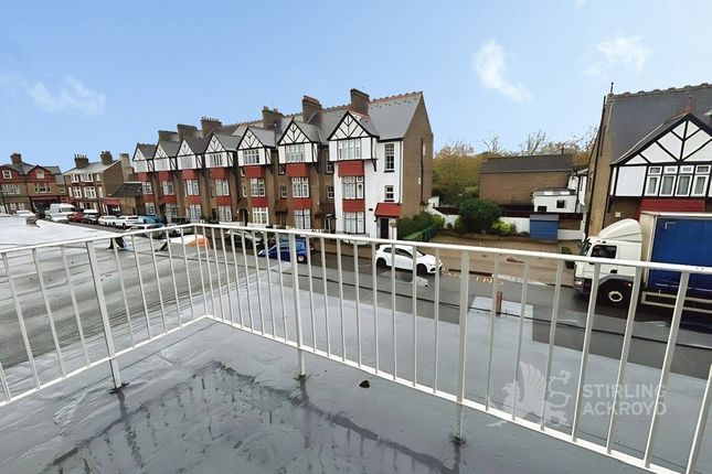 Avenue Parade, Sunbury-on-Thames photo 5
