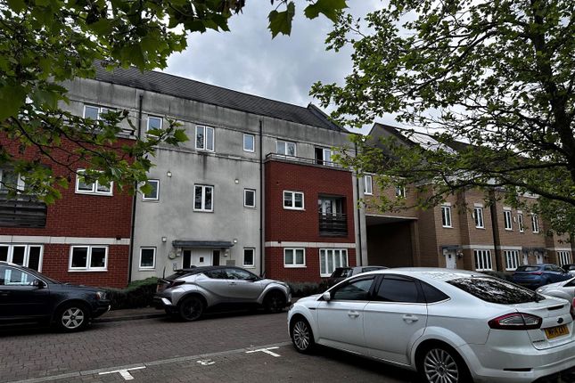 Flat for sale in Broad Street, Great Cambourne, Cambridge
